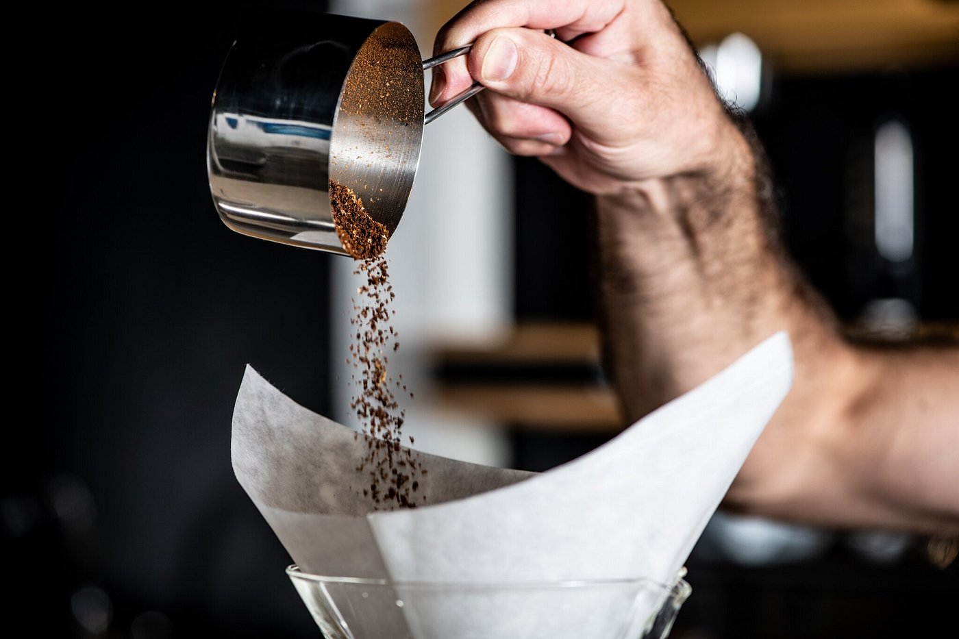 Bebida de café de especialidad preparada en la barra